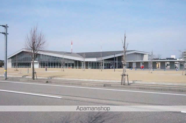 図書館　野々市市立図書館（図書館）まで380m