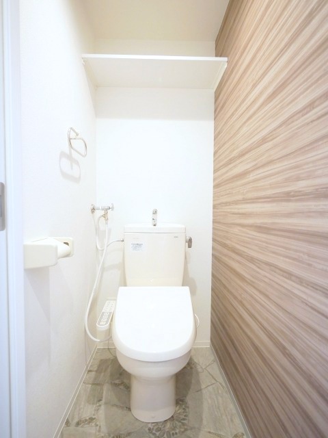 トイレ　ウォシュレット付きの綺麗なトイレで、気持ちよくお使い頂けます