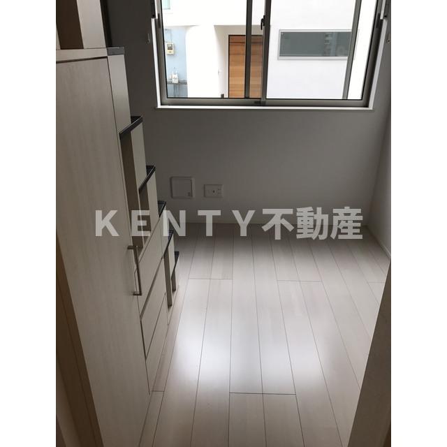 その他部屋・スペース　広くて明るい寝室