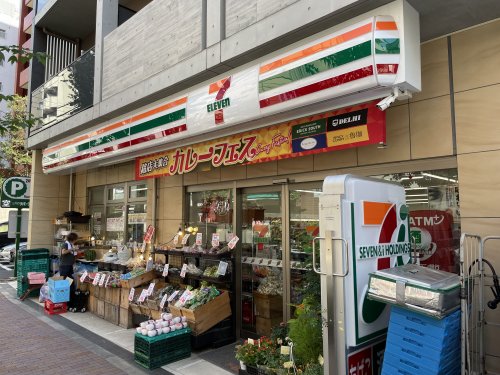 コンビニ　セブンイレブン（コンビニ）まで326m