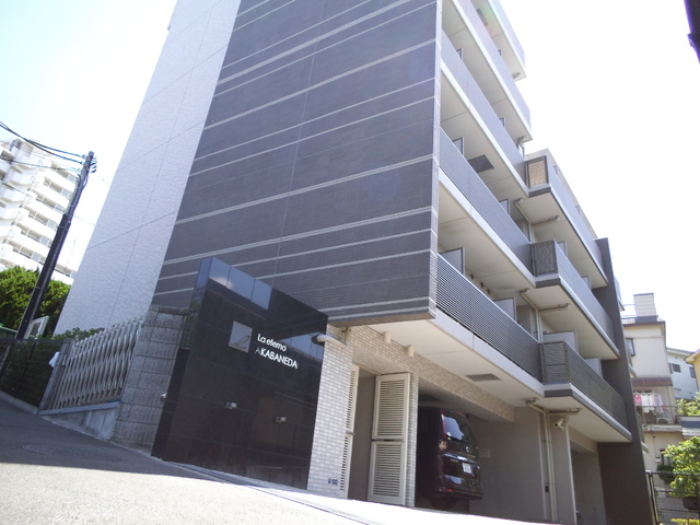 建物外観　おしゃれな色合いのマンションです