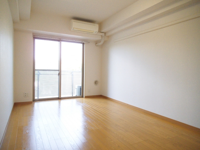居室・リビング　明るいお部屋です☆