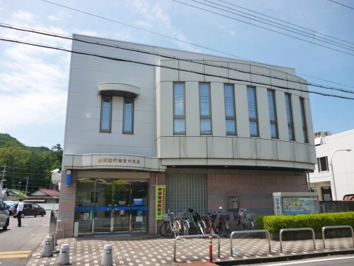 銀行　滋賀銀行能登川支店（銀行）まで319m