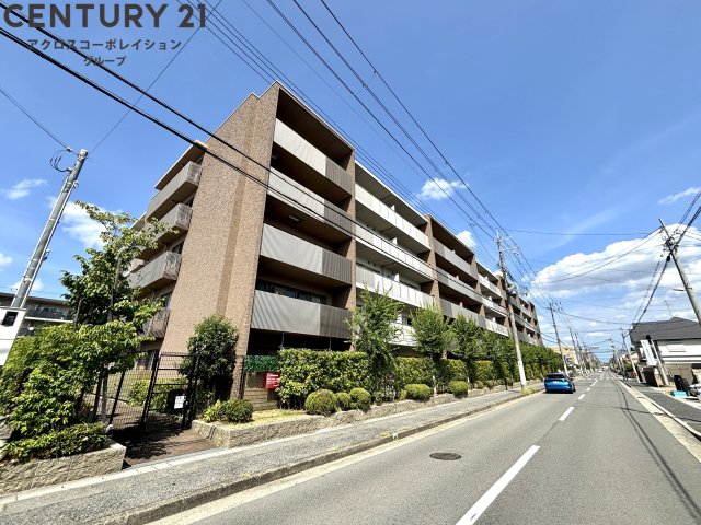 建物外観　オートロックで外部の人間が簡単に出入りできないため安心です。