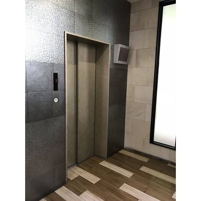 建物外観　1Fエレベーター前