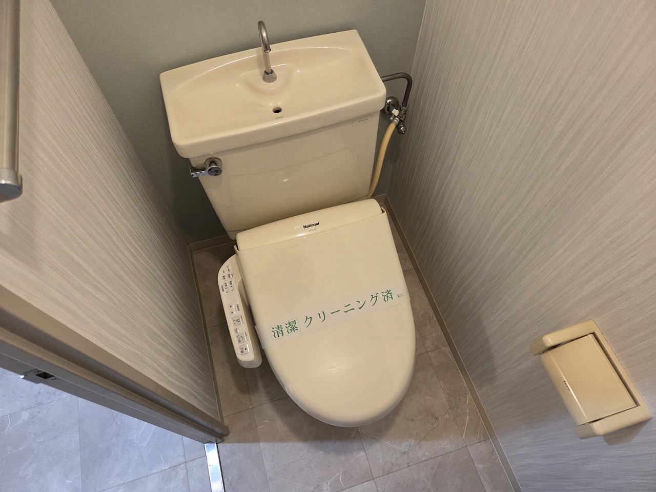 トイレ　ウォシュレット付のトイレになります。