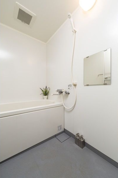 バス・シャワールーム　※写真は同じマンションの違う部屋のものになります。