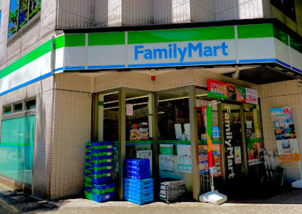コンビニ　ファミリーマート 金山一丁目店（コンビニ）まで158m