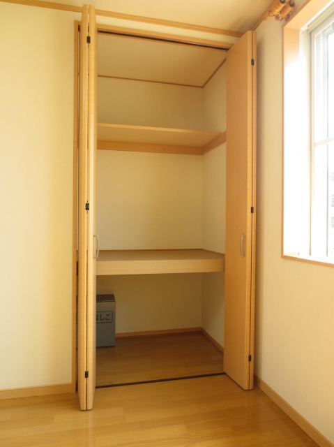 収納　布団が収納しやすい中段があります☆