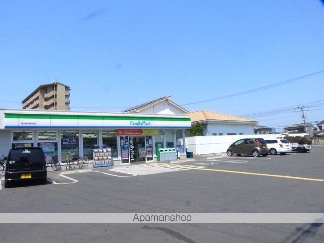 コンビニ　ファミリーマート（コンビニ）まで726m