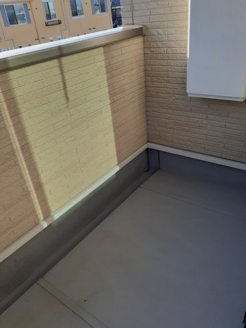 バルコニー　暖かな日差しのふりそそぐバルコニー