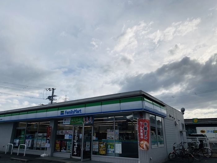 コンビニ　ファミリーマート（コンビニ）まで280m