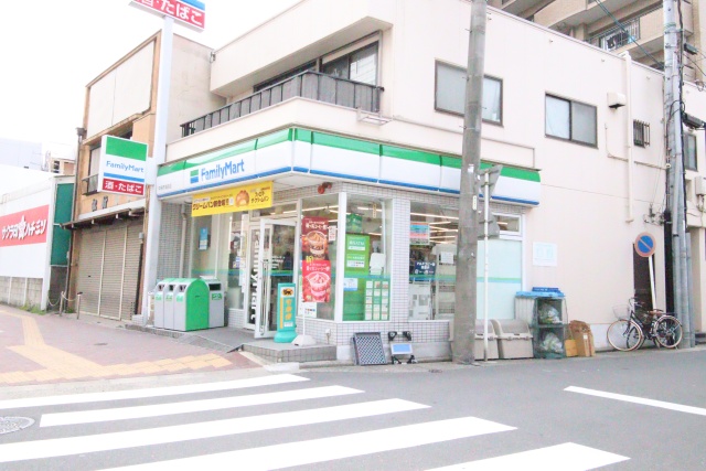 コンビニ　ファミリーマート 中央市場前店（コンビニ）まで500m