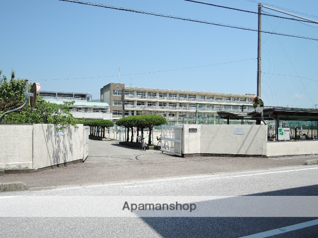 中学校　高知市立城東中学校（中学校）まで963m