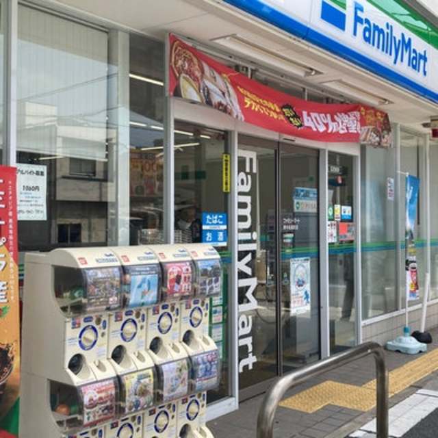 コンビニ　ファミリーマート堺中長尾町店（コンビニ）まで411m