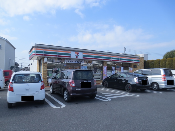 コンビニ　セブンイレブン（コンビニ）まで750m