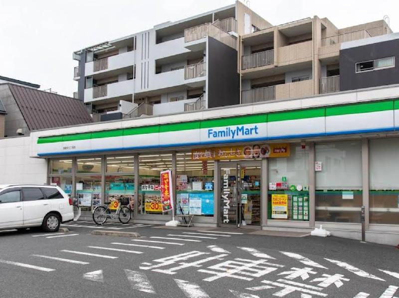 コンビニ　ファミリーマート（コンビニ）まで240m