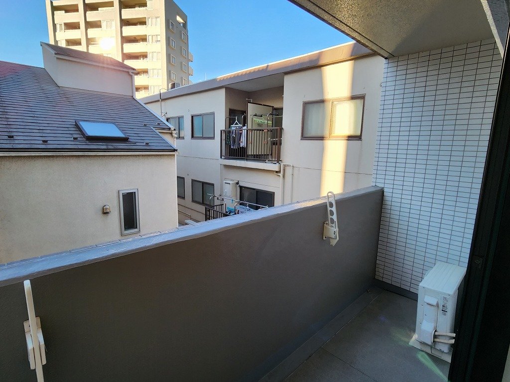 バルコニー　前面に大きな建物ありません。