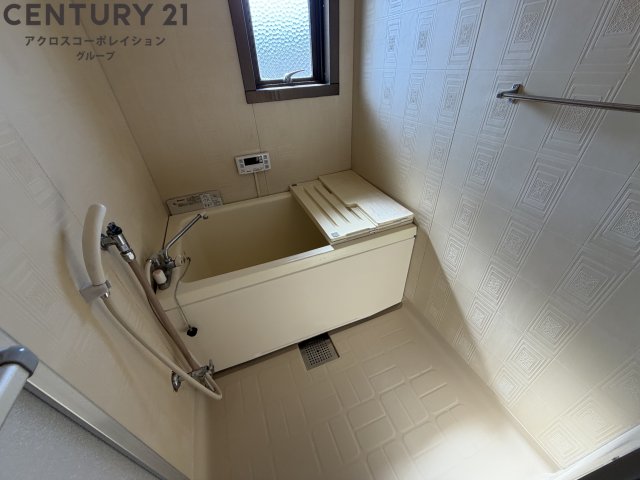 バス・シャワールーム　窓付きで換気が楽々！
