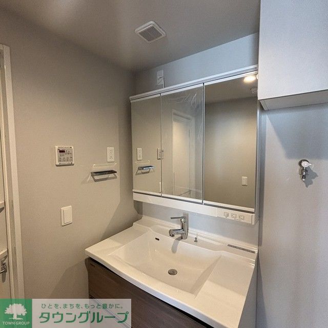 洗面設備　※写真は同タイプ住戸です。