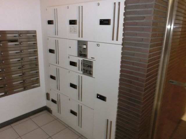 エントランス　■オートロック■防犯カメラ