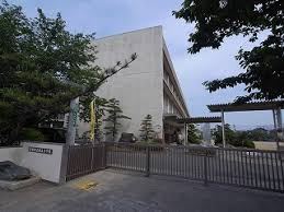 小学校　市立萩丘小学校（小学校）まで2000m