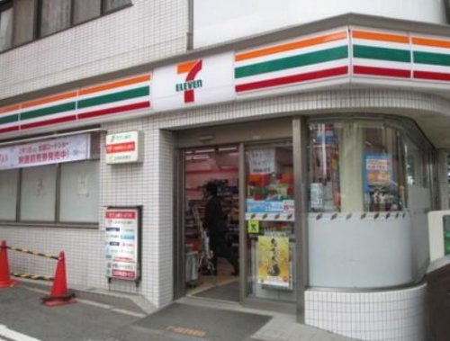コンビニ　セブン-イレブン新橋第一京浜店（コンビニ）まで197m