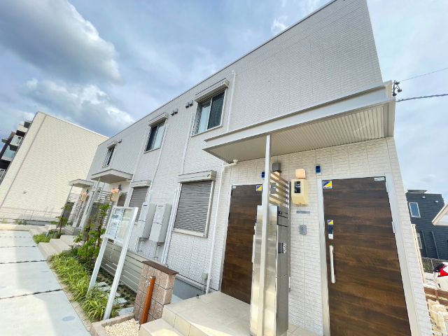 建物外観　シャッター付き