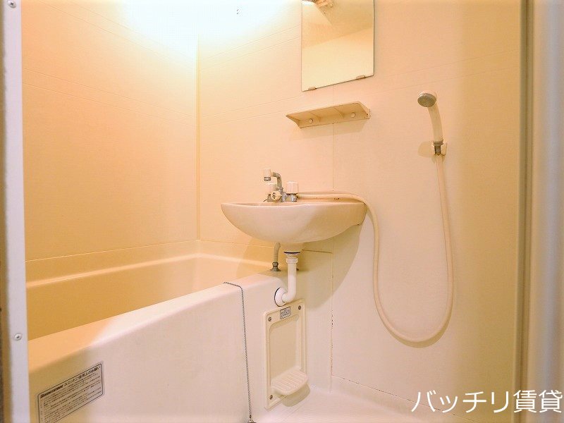 バス・シャワールーム　同型タイプの為、現状を優先いたします。