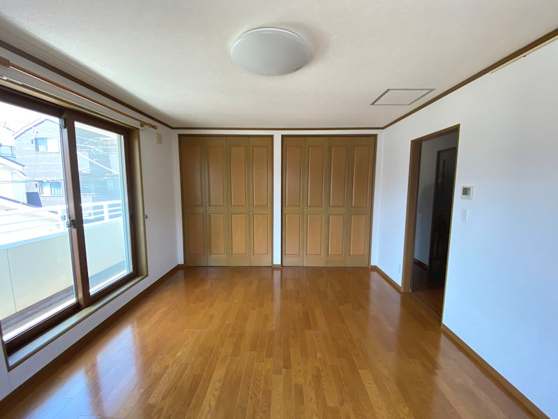 その他部屋・スペース　2階洋室約10帖※エアコン、照明器具は残置物です