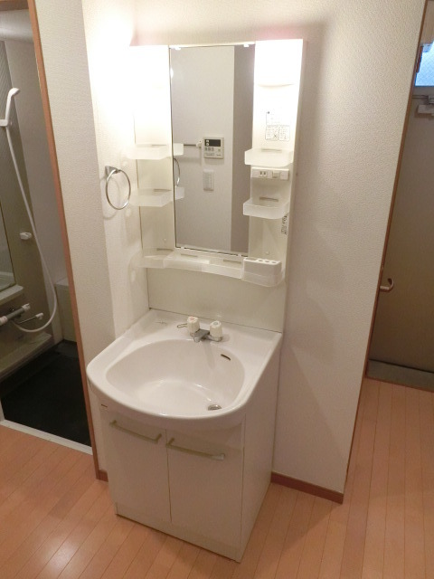 洗面設備　朝も夜も使いますよね…独立洗面台。