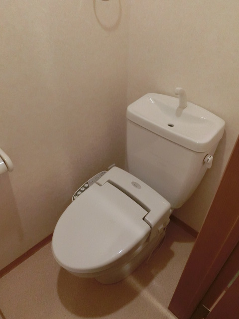 トイレ　１度使うと、次回から必須になっちゃうかも…洗浄便座。