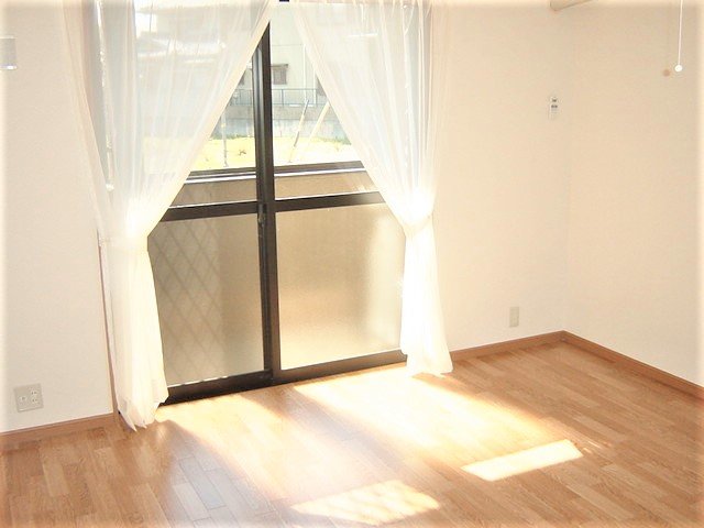 バルコニー　掲載写真は同型モデルを掲載しており実際のお部屋と仕様等が異な