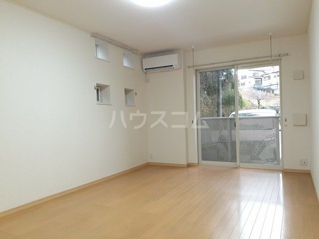 シャロル白山の居間写真