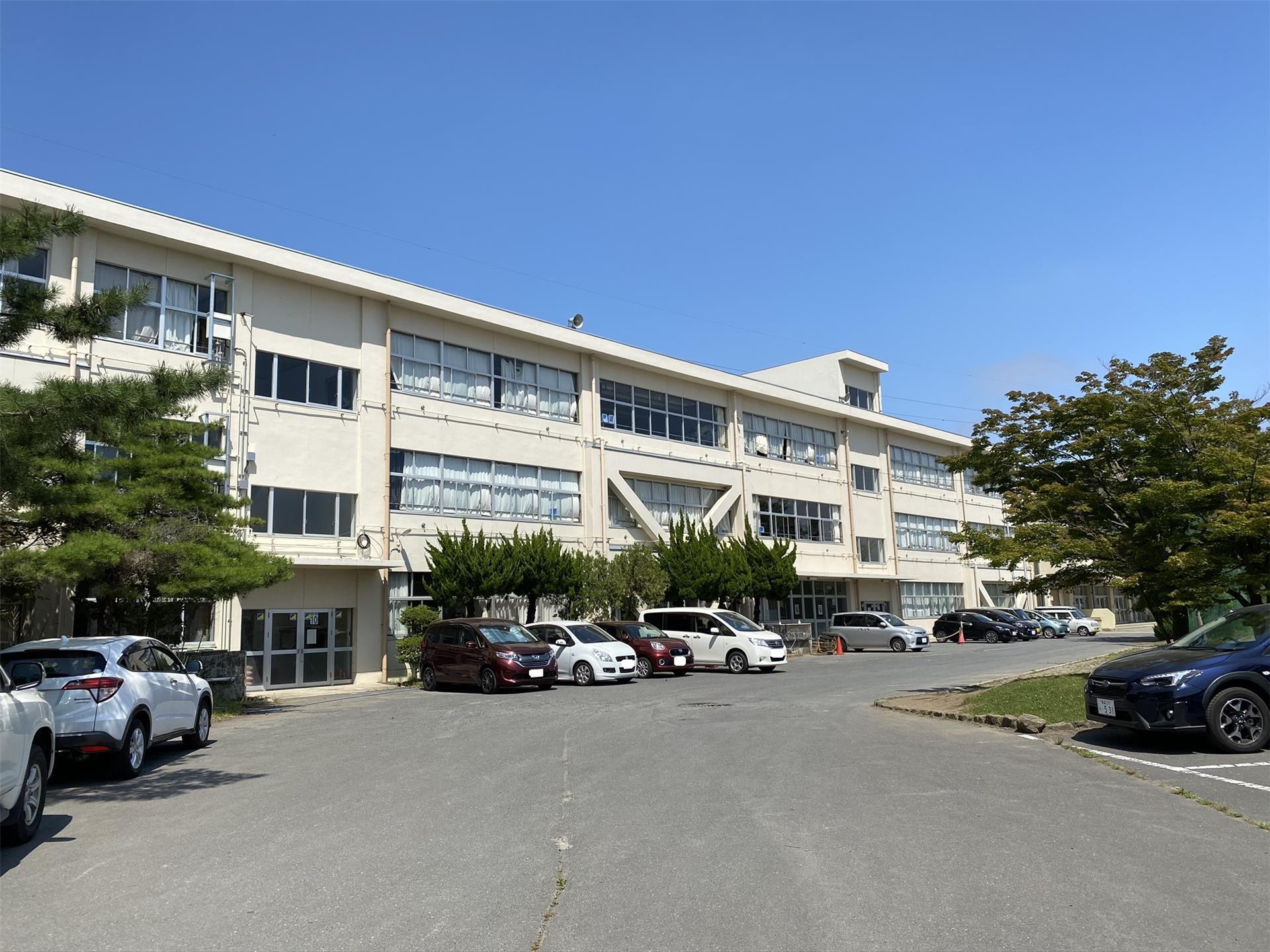 中学校　八戸市立下長中学校（中学校）まで1063m