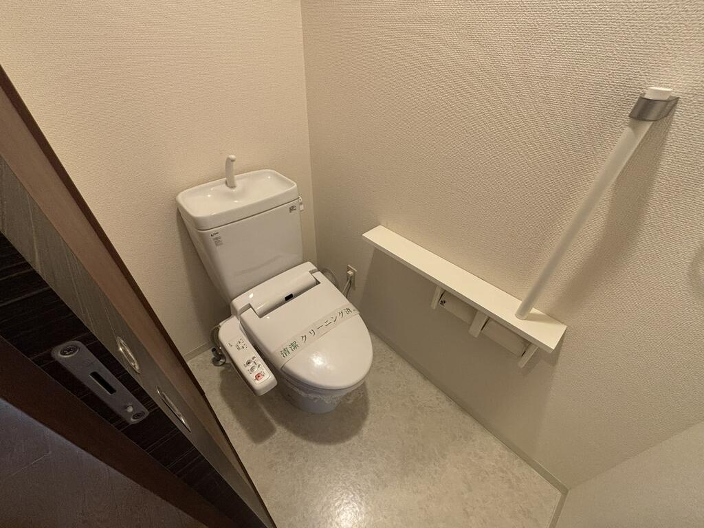 仙台市地下鉄南北線 長町駅 徒歩35分 3階建 築19年のトイレ写真