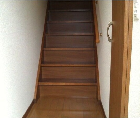 玄関　同タイプ別部屋の反転写真です