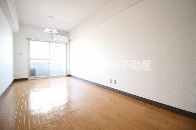 その他部屋・スペース　落ち着いた色調の寝室です