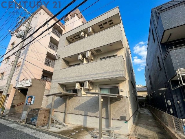 建物外観　オートロックで外部の人間が簡単に出入りできないため安心です。