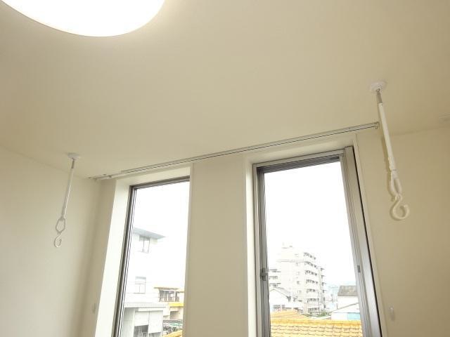 その他部屋・スペース　室内物干し金物