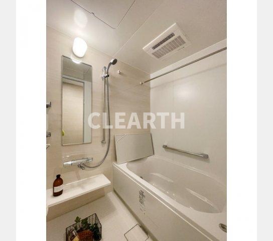バス・シャワールーム　浴室家具・家電の備え付けはありません