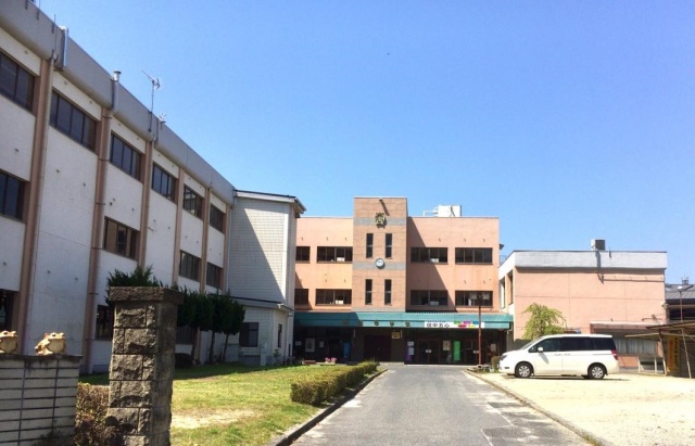 中学校　甲賀市立信楽中学校（中学校）まで2266m