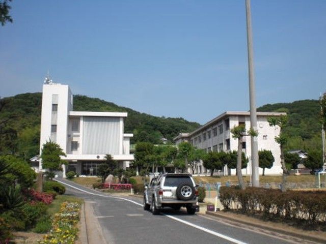 小学校　本荘小学校（小学校）まで1900m