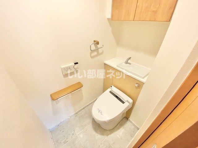 ＪＲ東海道本線 三ノ宮駅 徒歩9分 15階建 築21年のトイレ写真