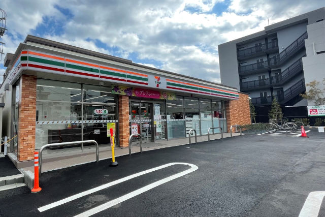 コンビニ　セブンイレブン浦安富士見５丁目店（コンビニ）まで110m