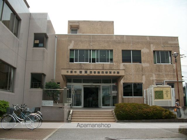 図書館　若葉図書館分館（図書館）まで324m