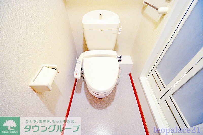 トイレ　同タイプ部屋の写真となり設備等は現況と異なる場合があります。