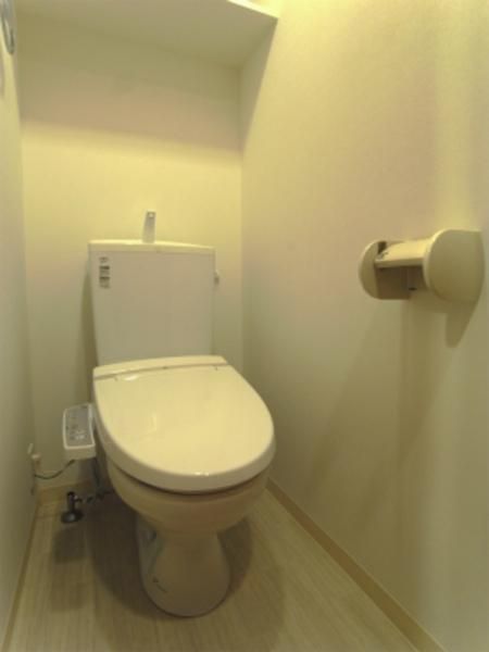 トイレ　洗浄便座付トイレです