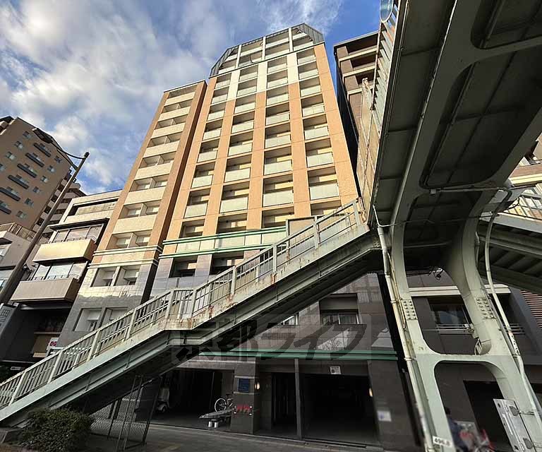 プレサンスNEO京都烏丸の外観写真