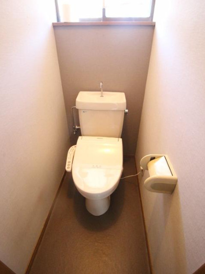 葛の葉町戸建2-15-30のトイレ写真
